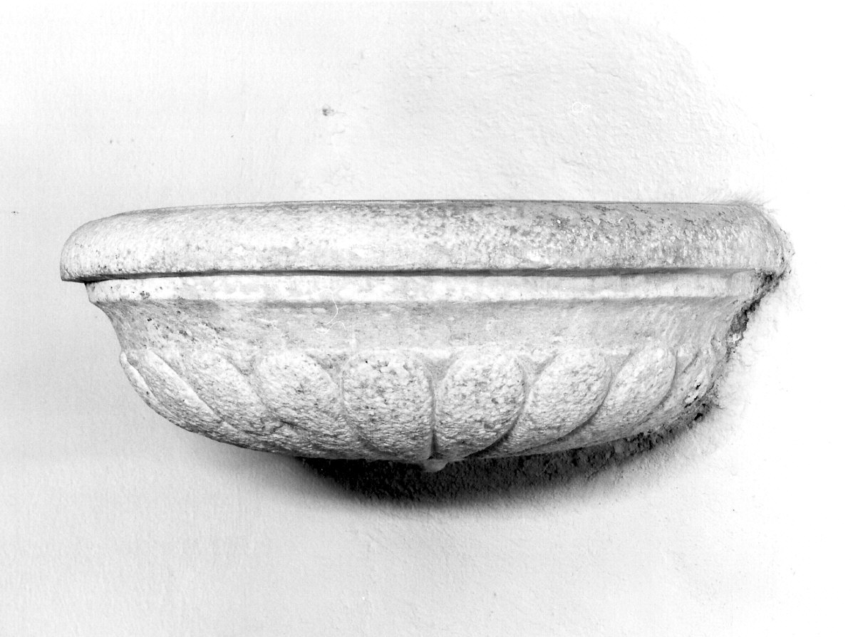 acquasantiera da parete, opera isolata - ambito lombardo (secondo quarto sec. XVII)