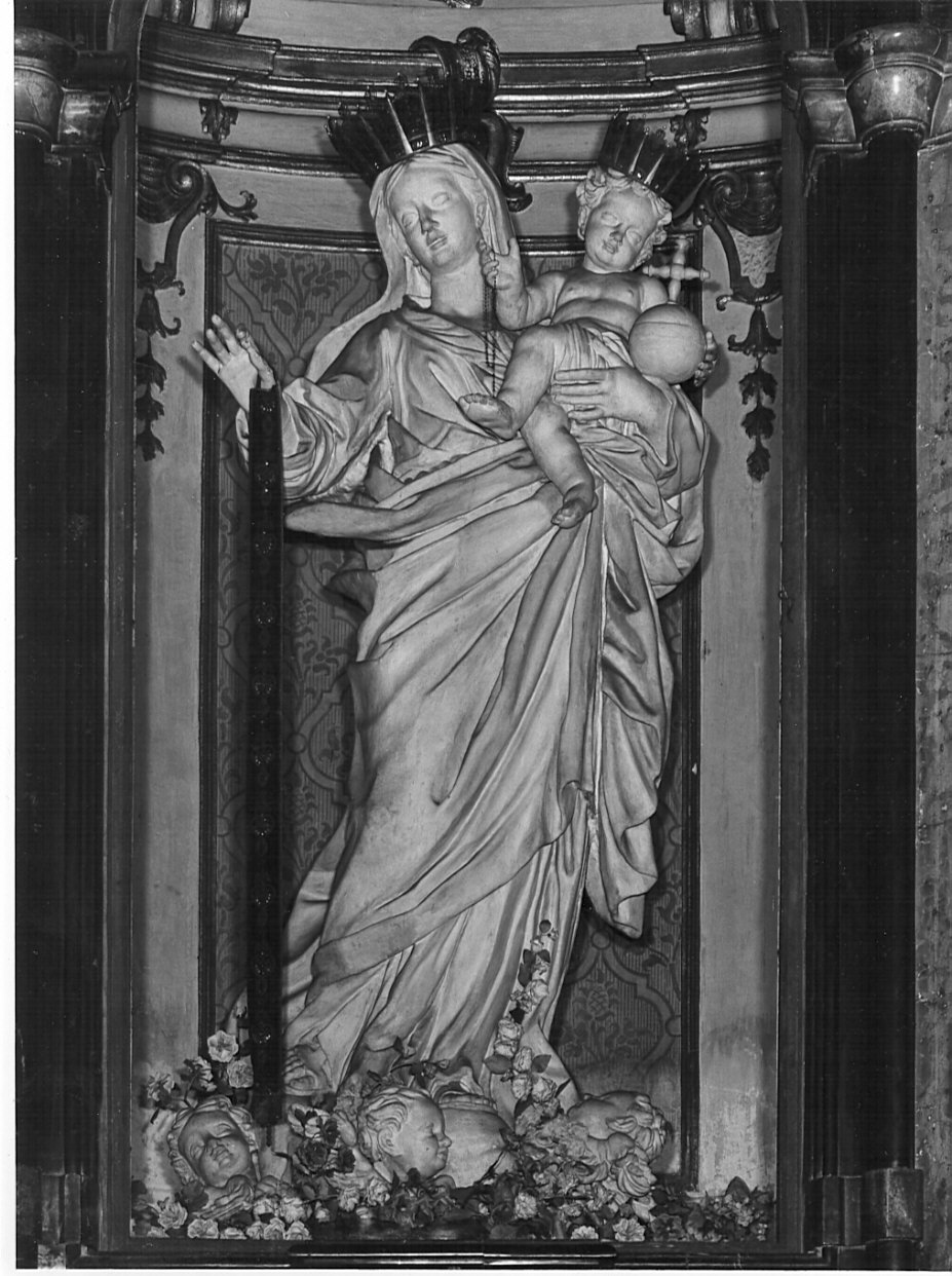 Madonna con Bambino (statua, opera isolata) - bottega lombarda (seconda metà sec. XVII)