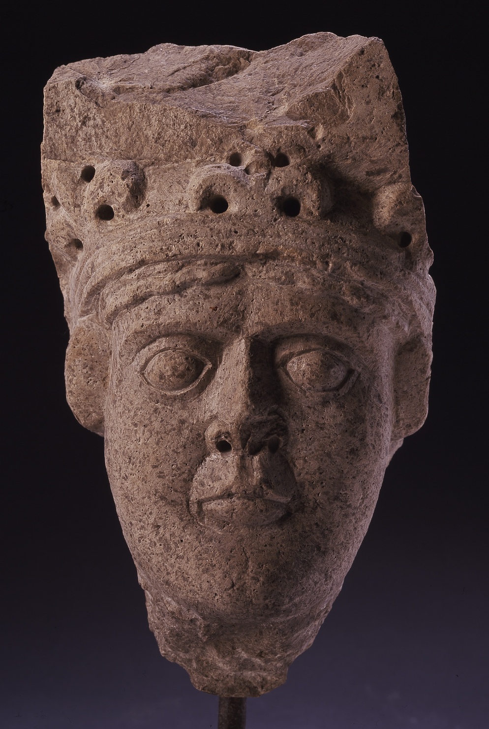 testa maschile (mensola architettonica, frammento) - manifattura pugliese (sec. XIII)