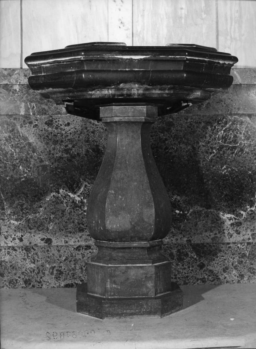 acquasantiera - a fusto, coppia - bottega lombarda (sec. XVIII)