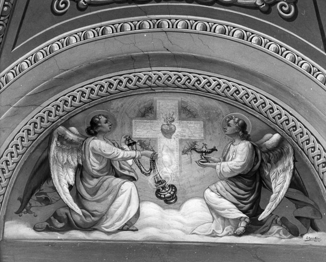 angeli adoranti la croce (dipinto murale, opera isolata) di Gambini Luigi (sec. XX)