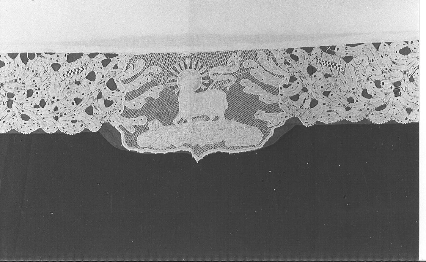 tovaglia d'altare, opera isolata - manifattura Italia settentrionale (ultimo quarto sec. XIX)