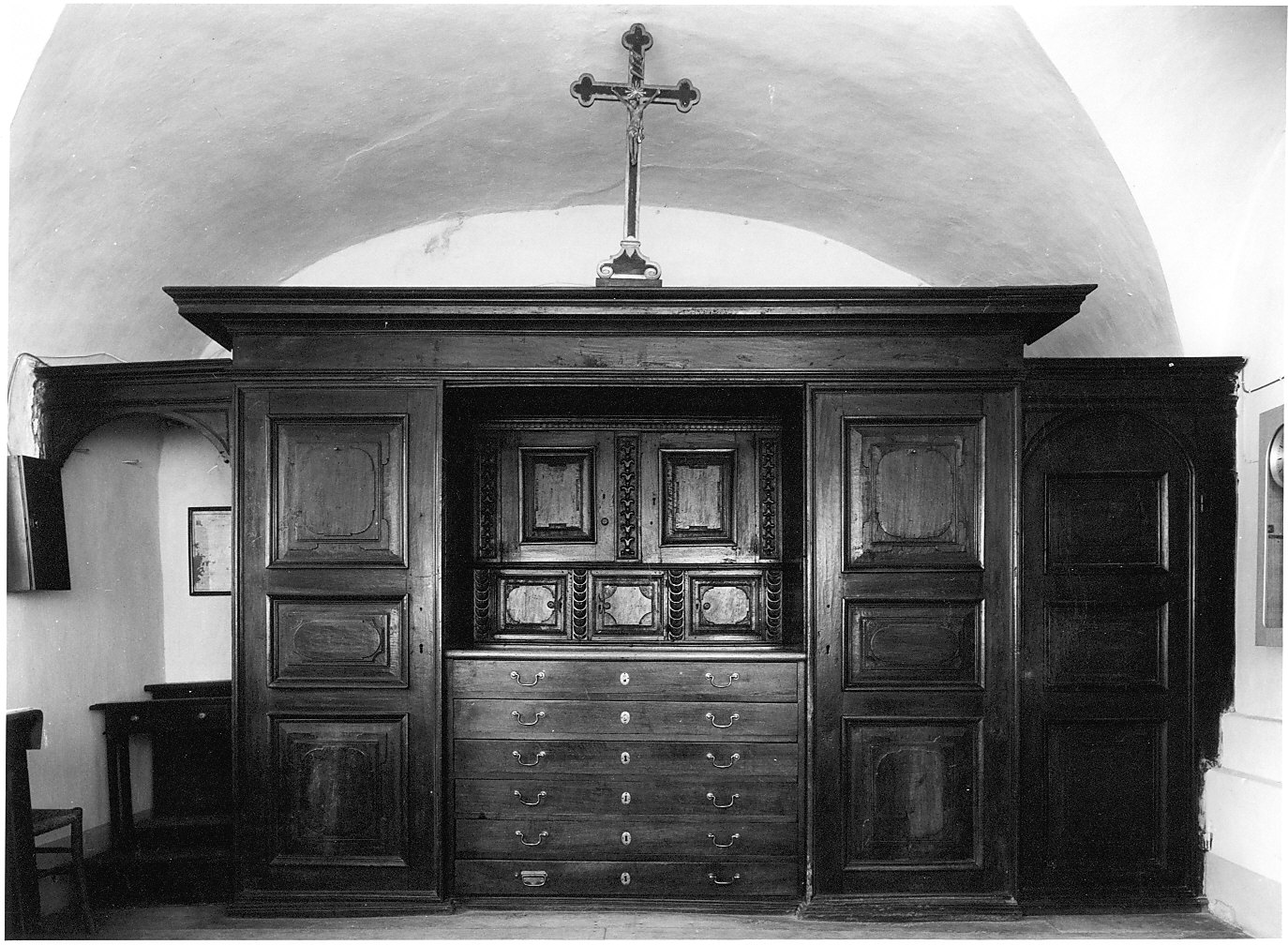 armadio da sacrestia, opera isolata - bottega lombardo-piemontese (seconda metà sec. XVII)