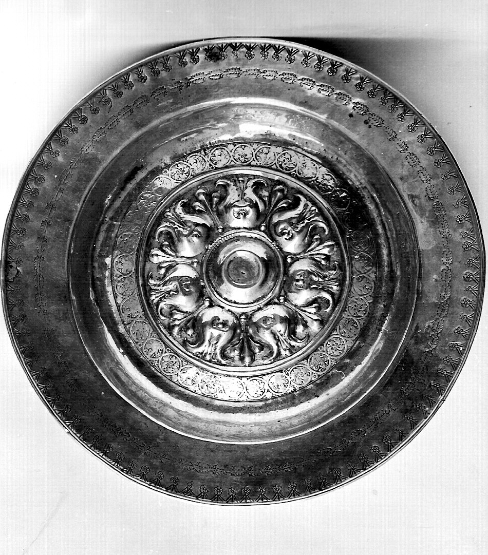 piatto - bottega lombarda (fine/inizio secc. XVI/ XVII)