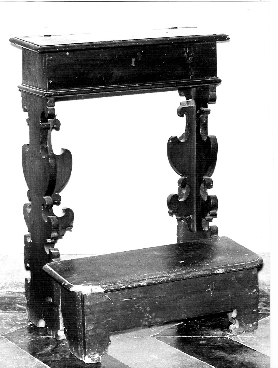 inginocchiatoio, opera isolata - bottega lombarda (seconda metà sec. XVII)