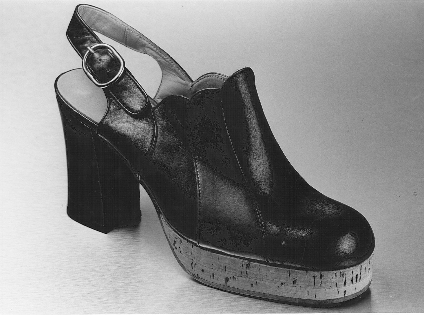 Non rilevato (scarpa femminile) - manifattura (1965/ 1975)