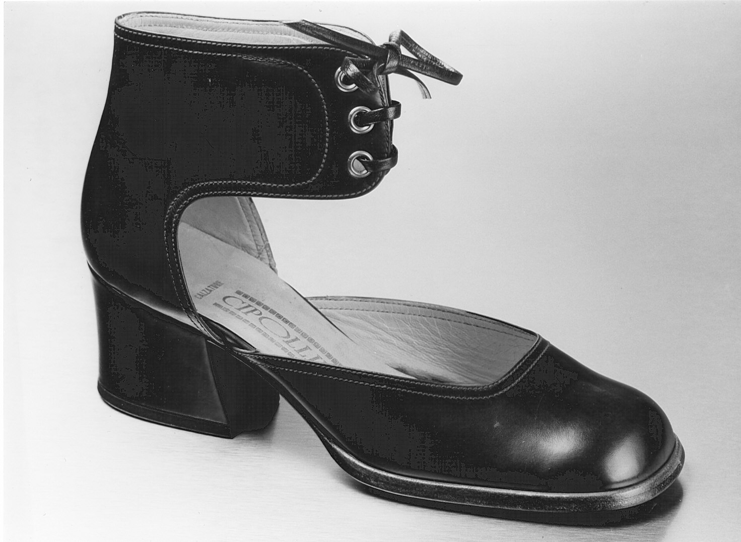 Non rilevato (scarpa femminile) - manifattura (1969/ 1969)