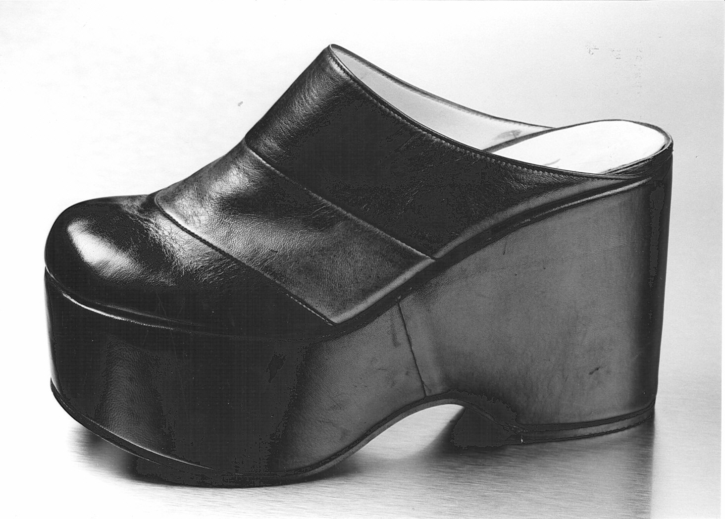 Non rilevato (scarpa femminile) - manifattura (1970/ 1973)