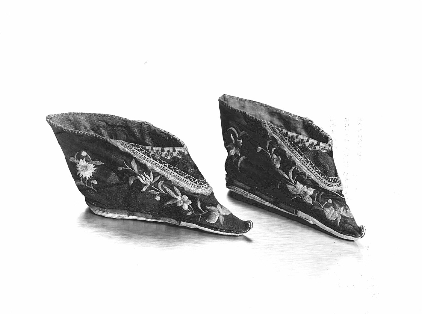 Non rilevato (scarpa femminile) - manifattura (1900/ 1910)