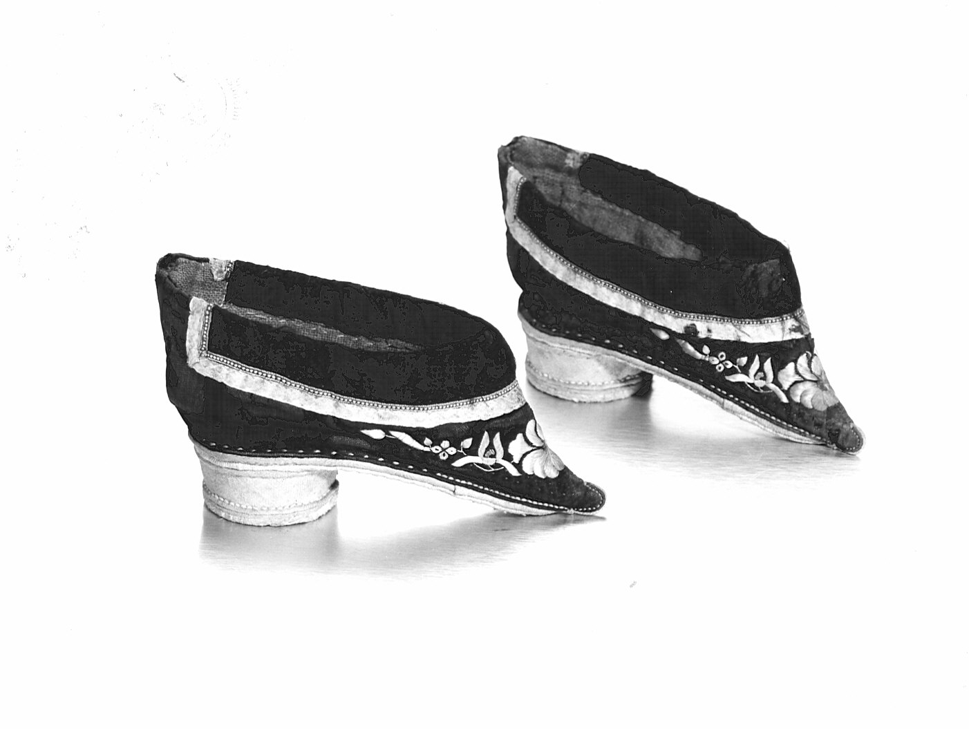 Non rilevato (scarpa femminile) - manifattura (1900/ 1910)