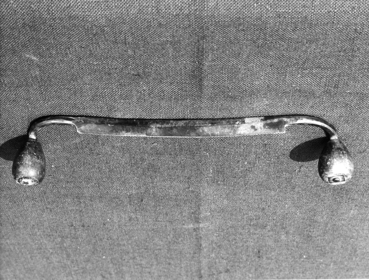 non rilevato (coltello a petto a due manici) - bottega lombarda (sec. XX)