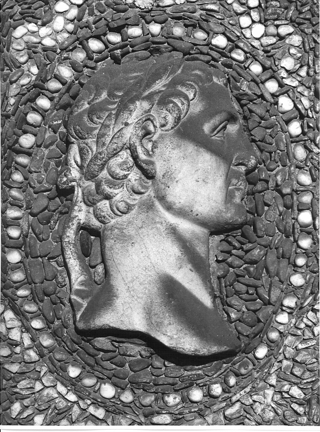 testa d'uomo di profilo (rilievo) - bottega lombarda (fine/inizio secc. XVIII/ XIX)