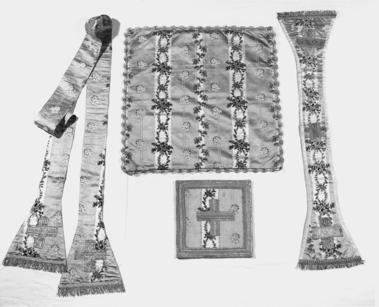 paramento liturgico, insieme - manifattura francese (?) (sec. XVIII)