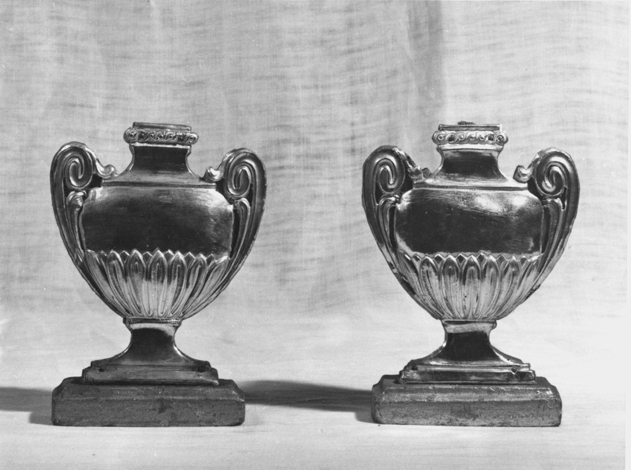 vaso d'altare con composizione floreale, serie - bottega lombarda (inizio sec. XIX)