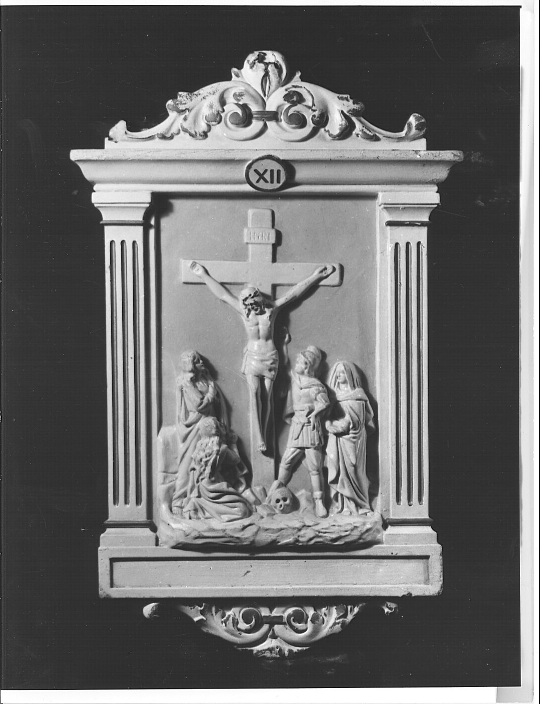 stazione XII: Gesù innalzato e morto in croce (Via Crucis, elemento d'insieme) - bottega lombarda (seconda metà sec. XIX)