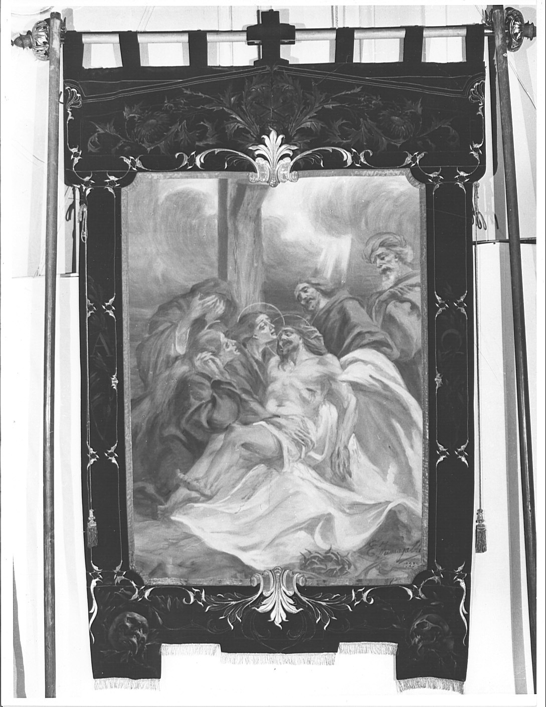 deposizione di Cristo dalla croce (stendardo processionale) di Fumagalli Eliseo (sec. XX)