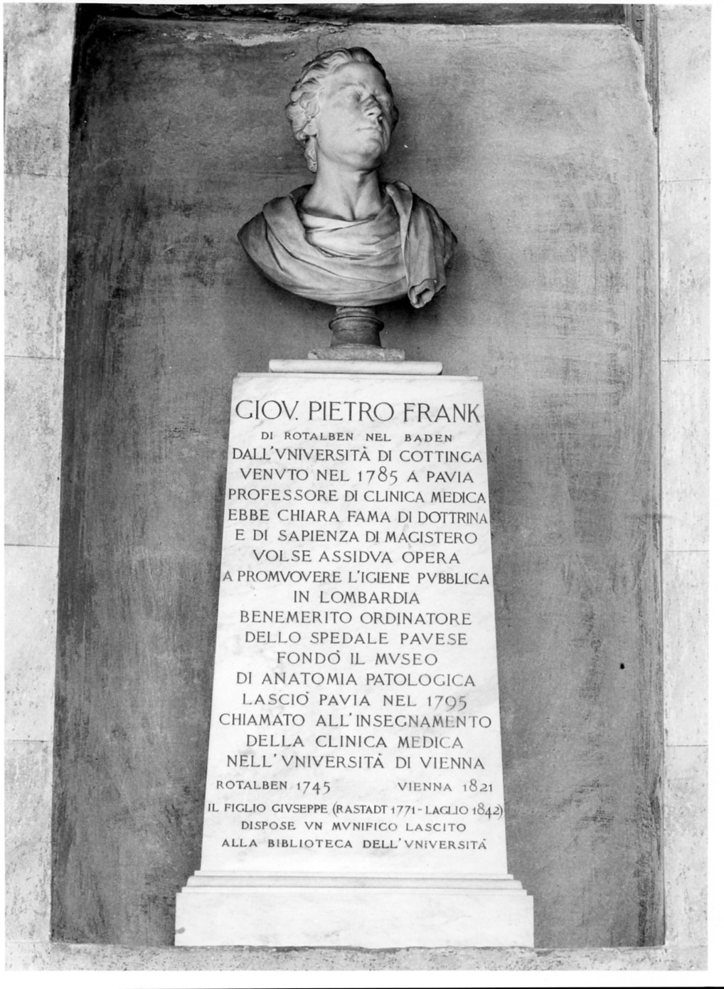 monumento a Giovanni Pietro Frank (monumento commemorativo, opera isolata) di Zauner Franz Anton (sec. XVIII, sec. XIX)