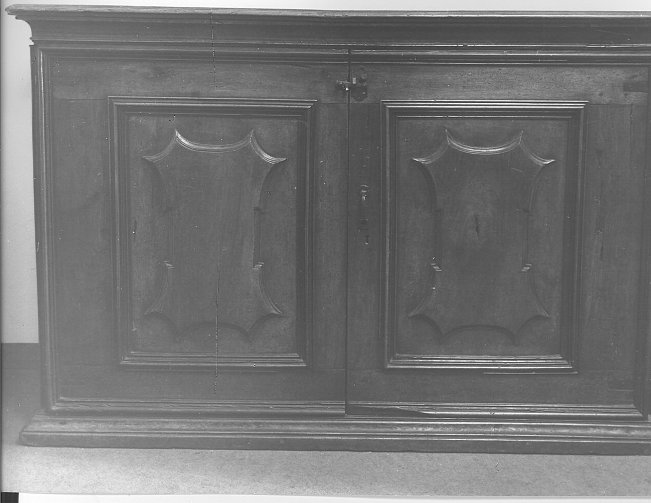 credenza, opera isolata - bottega lombarda (sec. XVIII)