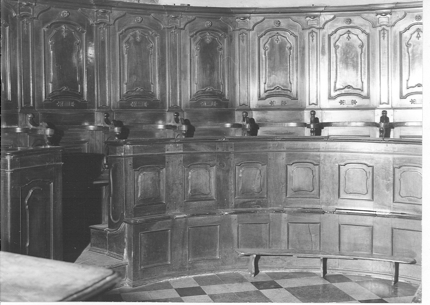stalli del coro, insieme - bottega lombarda (prima metà sec. XVIII)