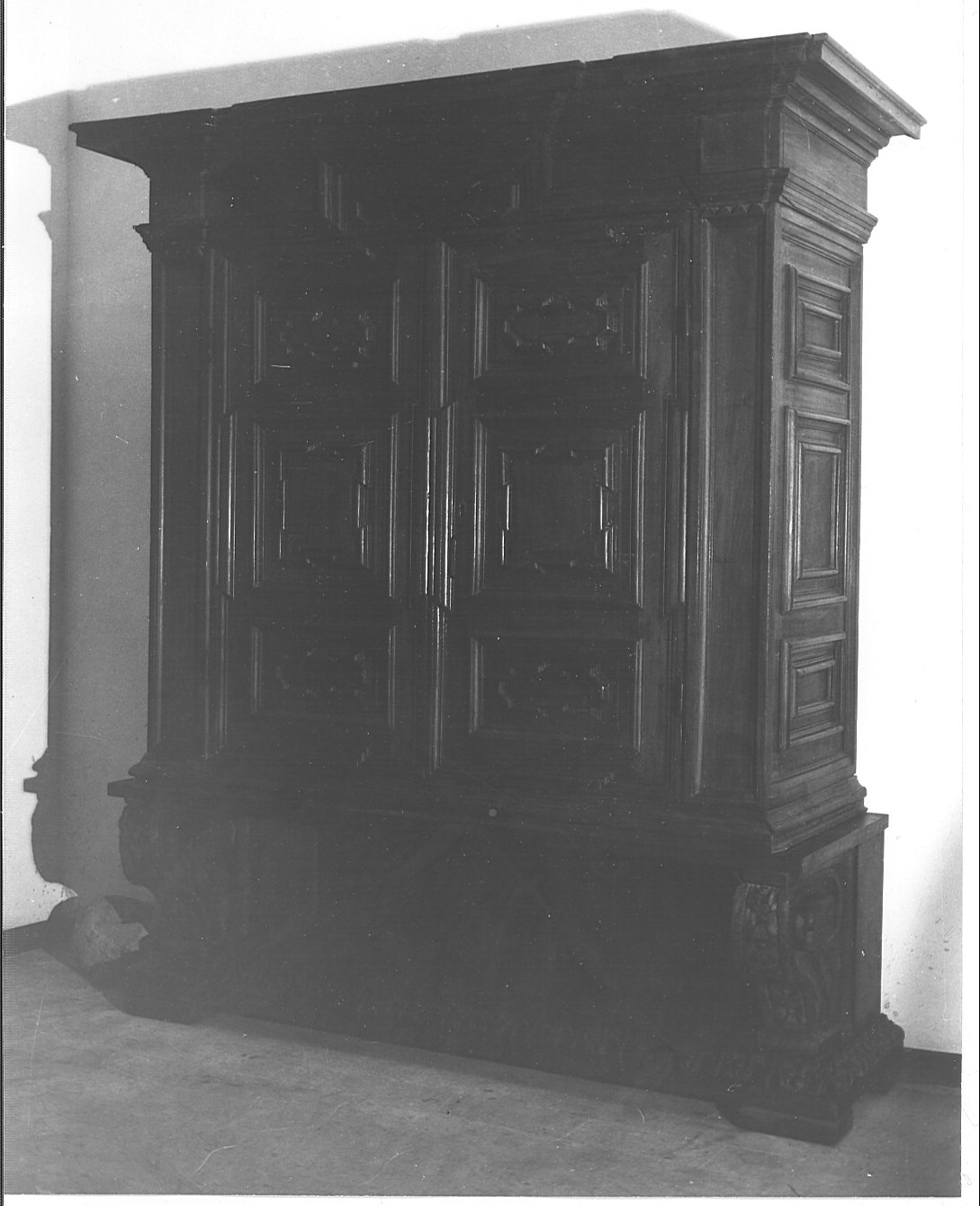 armadio da sacrestia, opera isolata - bottega lombarda (sec. XVII, sec. XVIII)