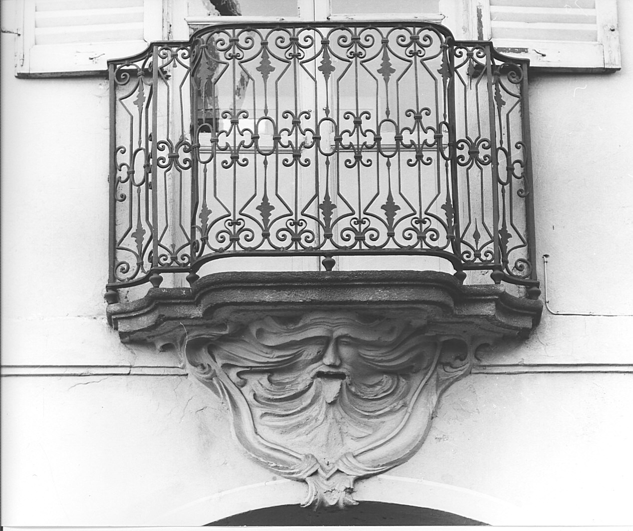 ringhiera di balcone, opera isolata - bottega lombarda (metà sec. XVIII)