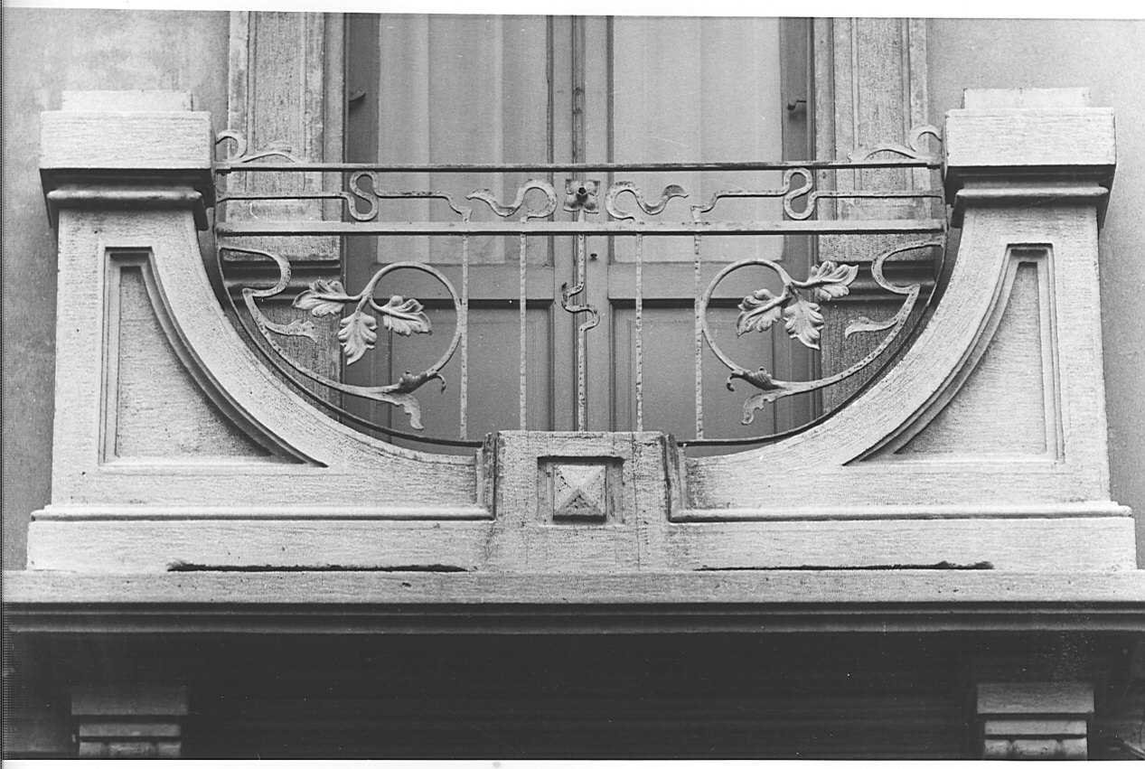 ringhiera di balcone, serie - bottega lombarda (sec. XX)
