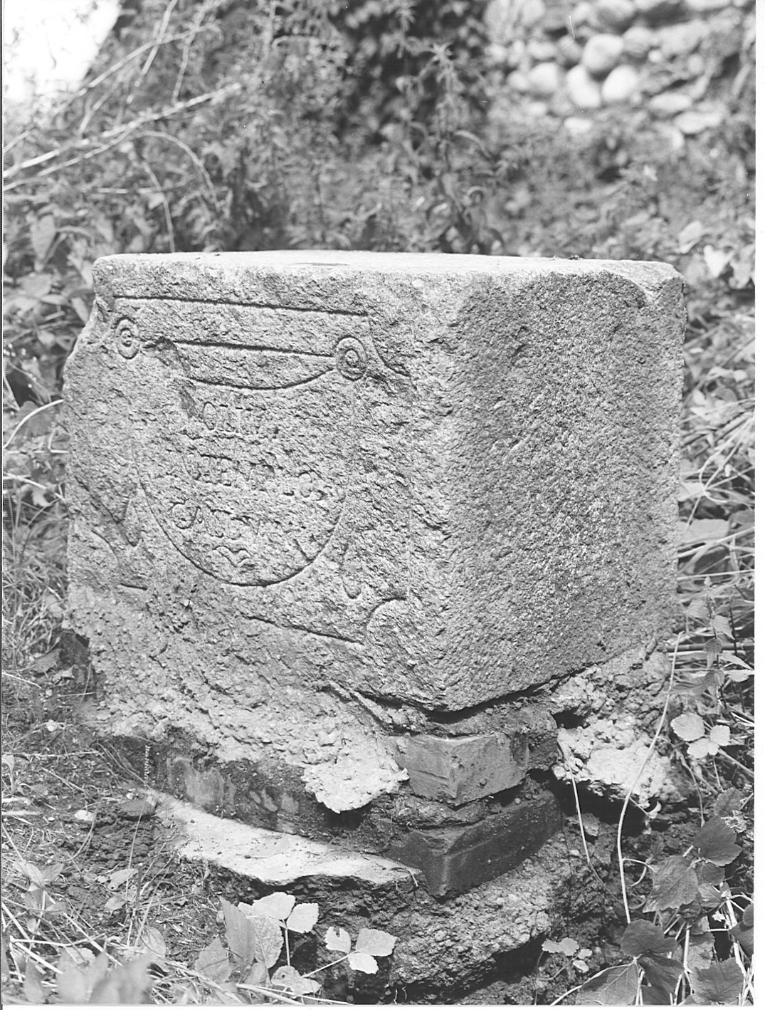 cippo, opera isolata - bottega lombarda (sec. I)