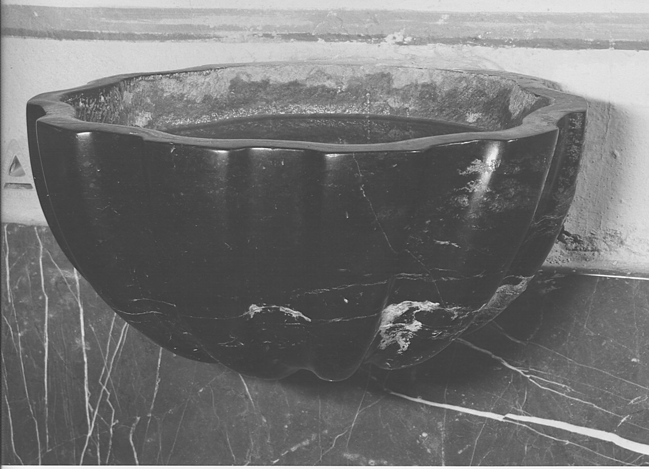 acquasantiera - da parete - bottega lombarda (sec. XVII)