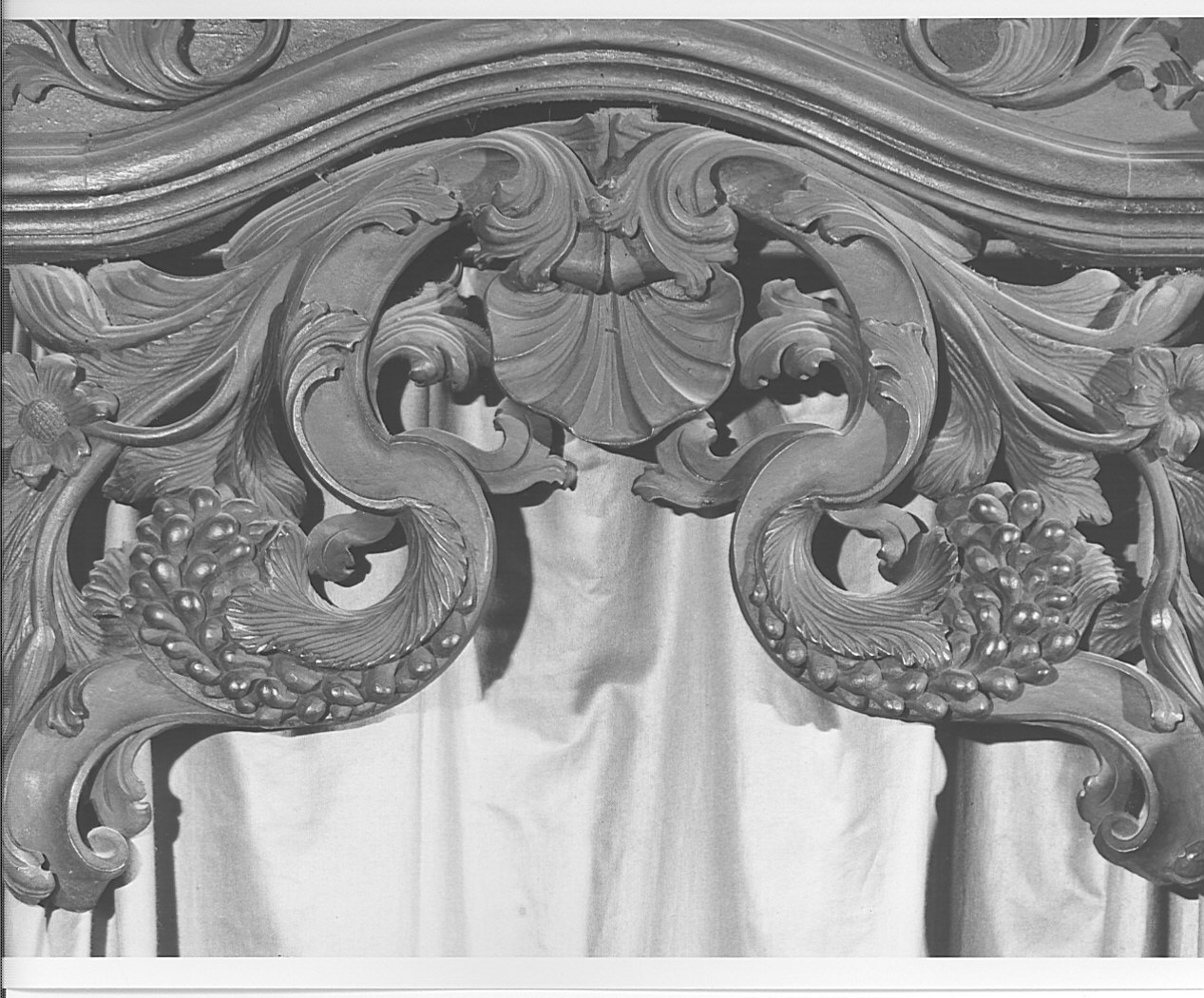 decorazione a intaglio, elemento d'insieme - bottega lombarda (sec. XVII)