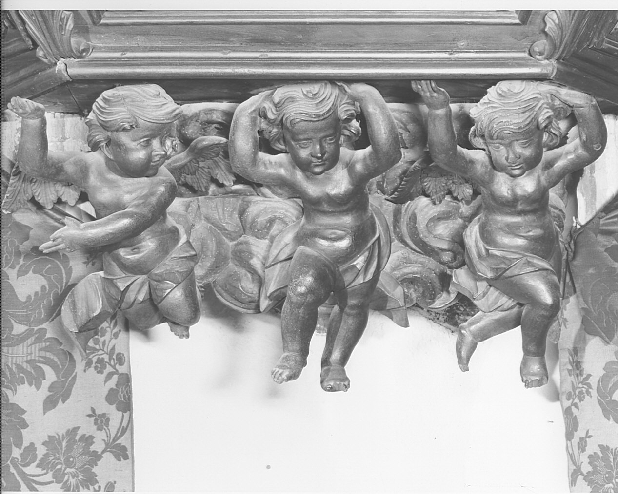 angioletti (decorazione a intaglio, elemento d'insieme) - bottega lombarda (sec. XVII)