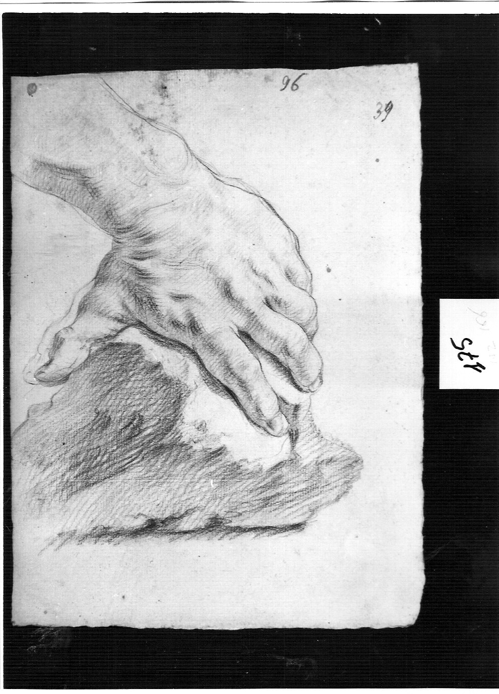 mano poggiata su pietra (disegno, opera isolata) di Ligari Cesare (attribuito) (sec. XVIII)