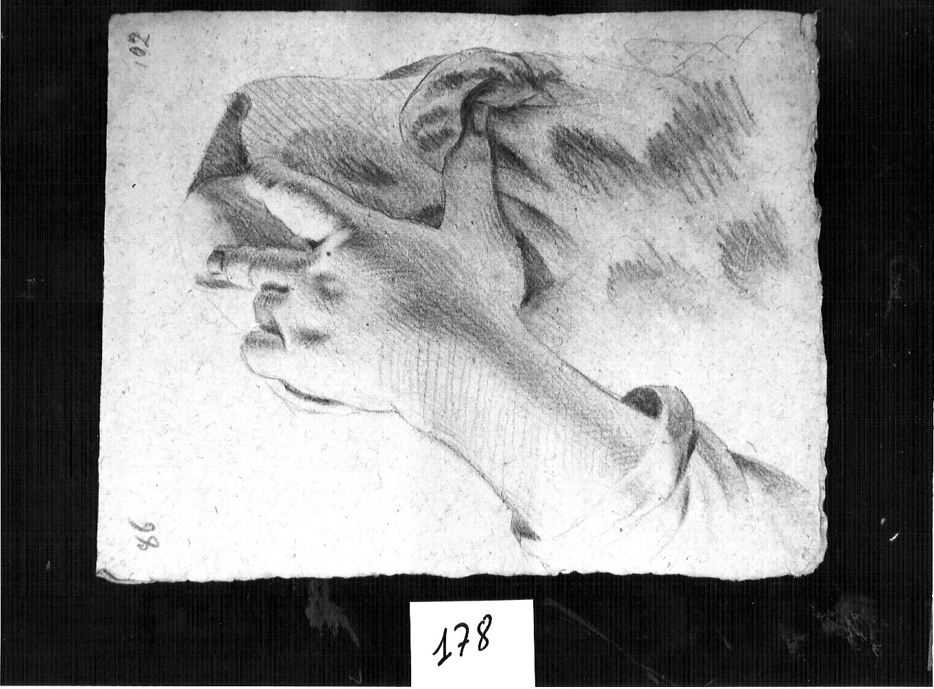 mano femminile su panneggio (disegno, opera isolata) di Ligari Cesare (attribuito) (secondo quarto sec. XVIII)