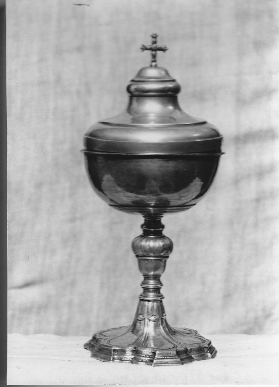 pisside, opera isolata - bottega lombarda (secc. XVII/ XVIII)