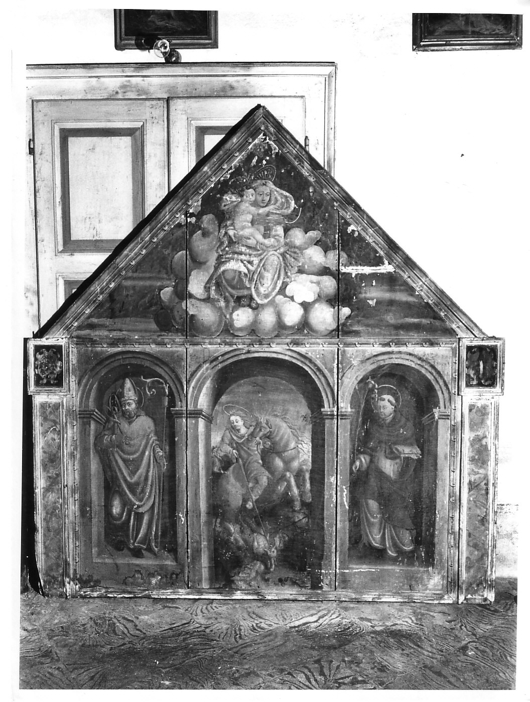 Madonna con Bambino e Sant'Ambrogio, San Giorgio e San Vincenzo Ferreri (trittico, complesso decorativo) - bottega lombarda (sec. XVI)