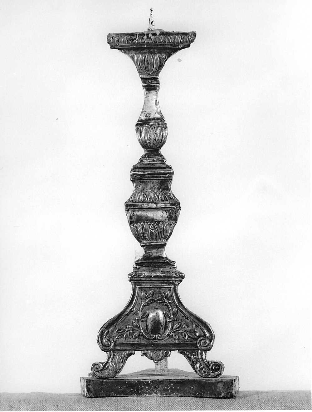 candeliere d'altare, serie - bottega lombarda (fine/inizio secc. XVIII/ XIX)