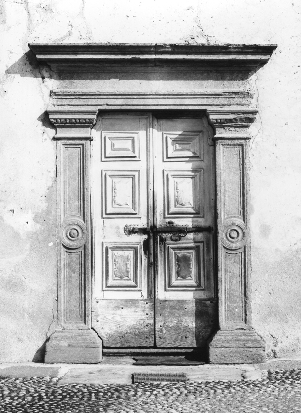 portale, coppia - ambito valtellinese (sec. XVIII)