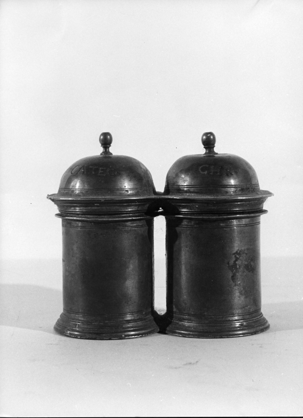 vasetti per oli santi, coppia - bottega lombarda (sec. XVII)