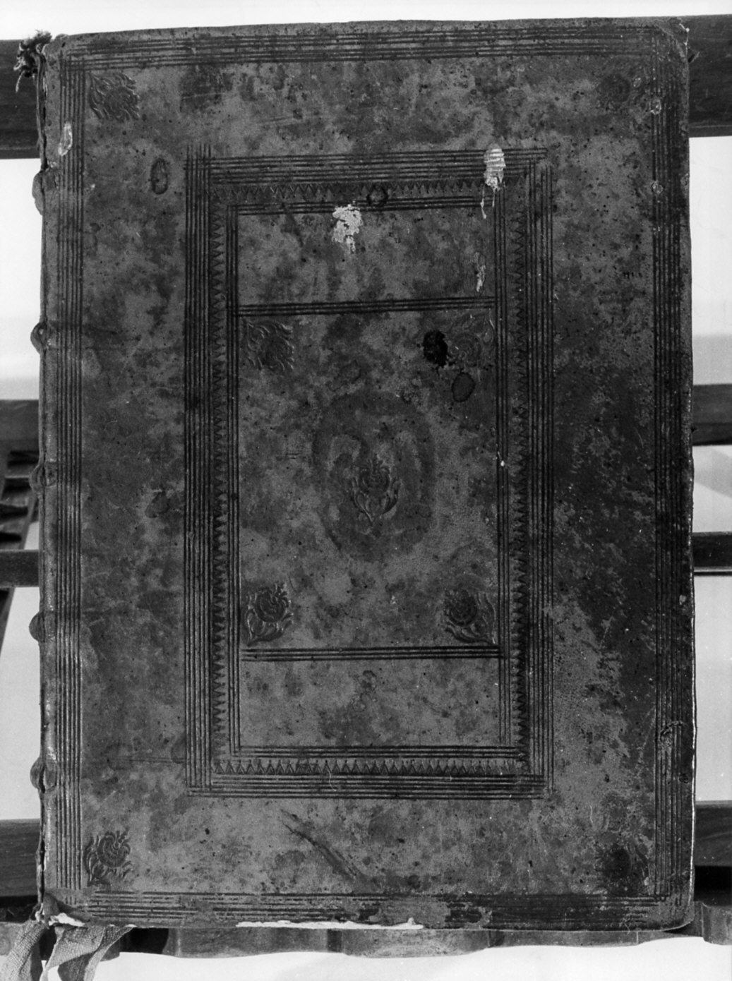 coperta di libro liturgico, opera isolata - bottega lombarda (sec. XVII)