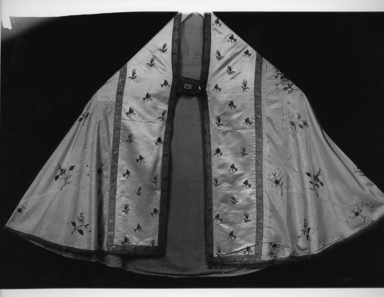 piviale, opera isolata - manifattura italiana (sec. XVIII)