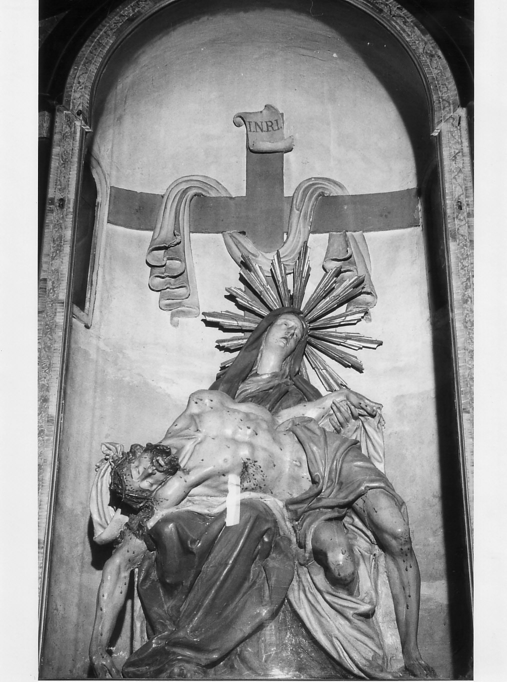 pietà (gruppo scultoreo, elemento d'insieme) di Santi Giovanni (attribuito) (sec. XVIII)