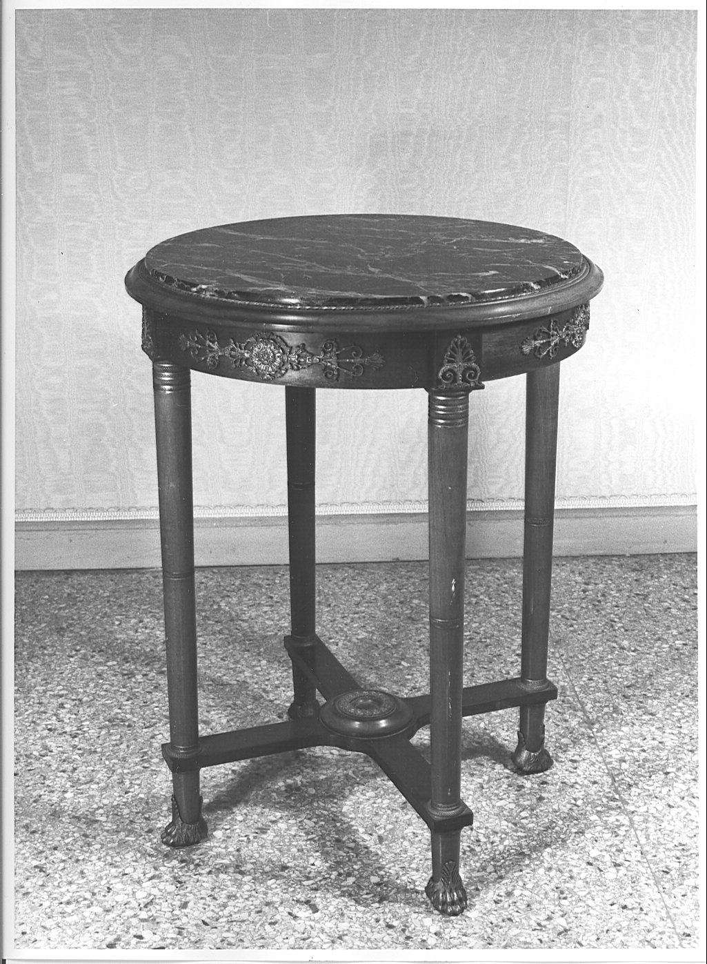 tavolino da centro, opera isolata - bottega austriaca (sec. XIX)