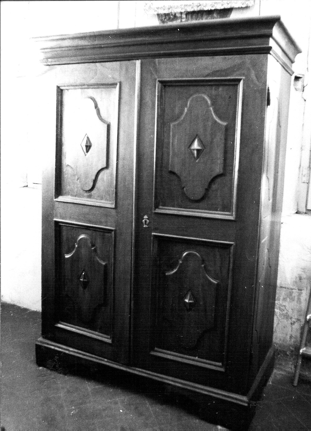 armadio, opera isolata - bottega lombarda (fine/inizio secc. XVII/ XVIII)