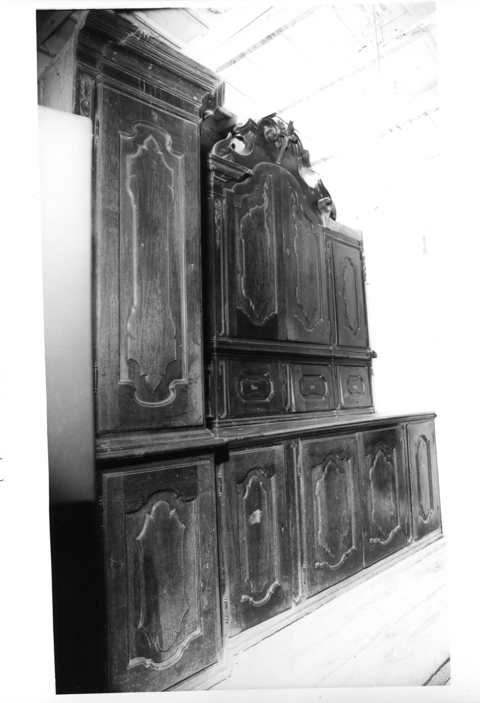 armadio da sacrestia, opera isolata - bottega lombarda (sec. XVIII)