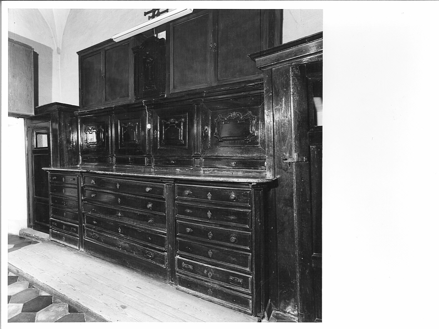 armadio da sacrestia - bottega lombarda (sec. XVIII)