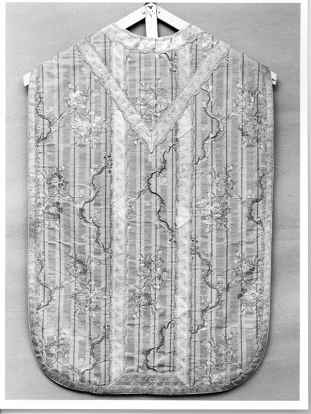 paramento liturgico - manifattura lombarda (seconda metà sec. XVIII)