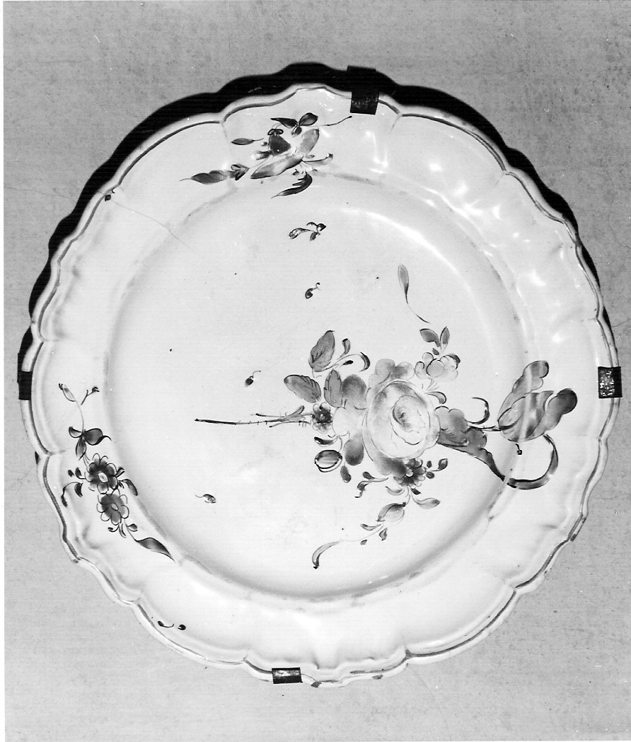 piatto, opera isolata - produzione lombarda (sec. XVIII)