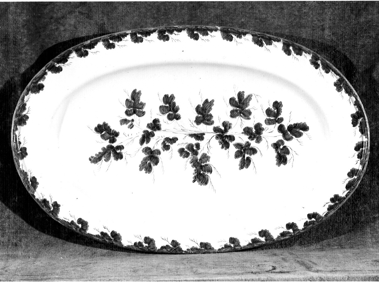 vassoio, opera isolata - produzione lombarda (sec. XVIII)