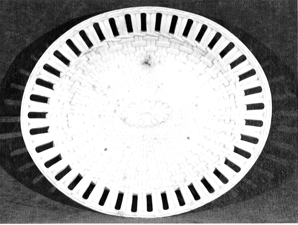piatto, opera isolata - produzione italiana (fine/inizio secc. XVIII/ XIX)