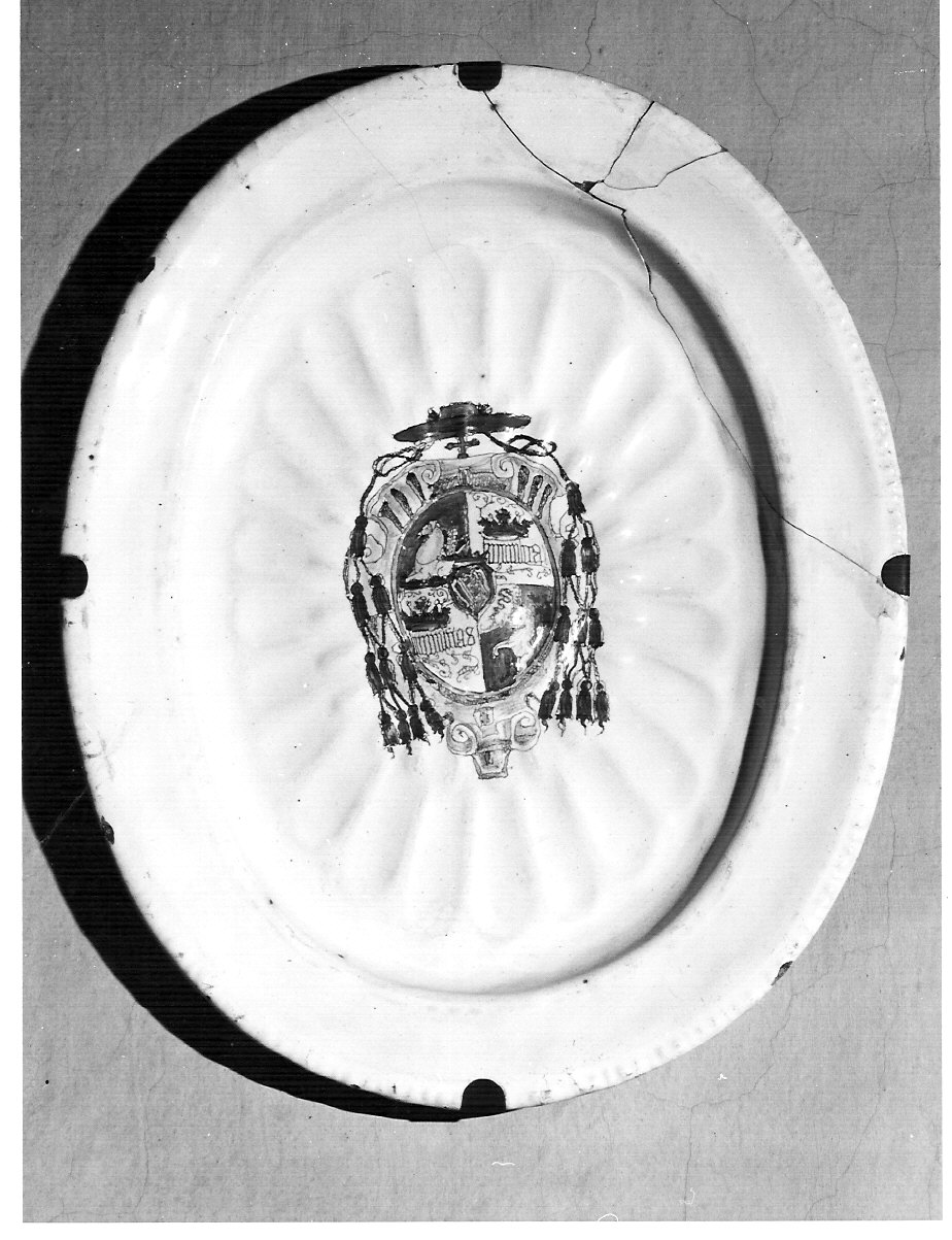 vassoio, opera isolata - produzione italiana (sec. XVII)