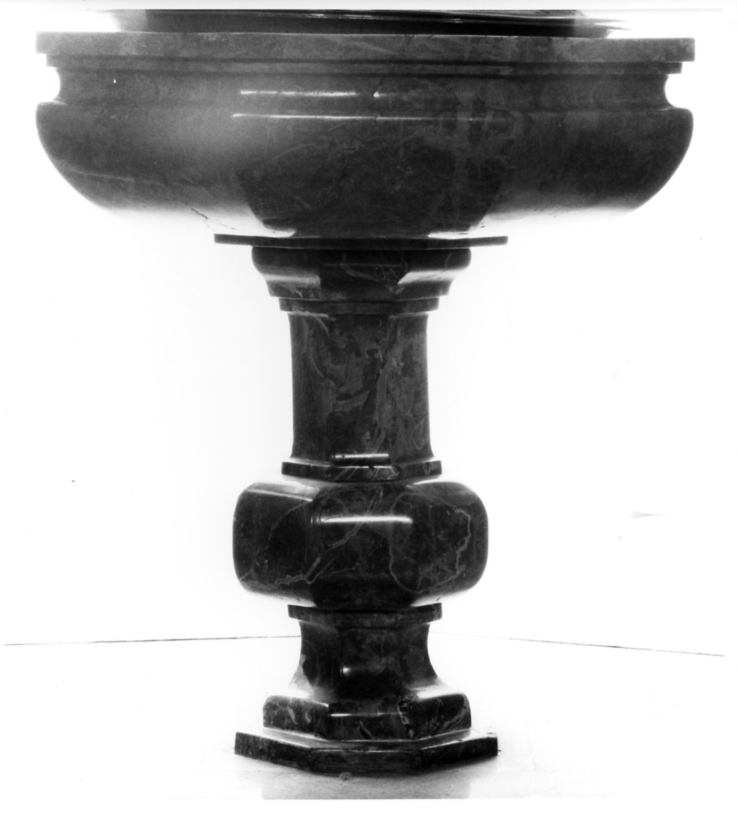 fonte battesimale - a fusto, opera isolata - bottega lombarda (sec. XVIII)